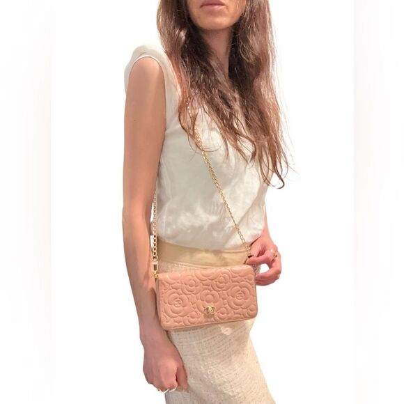 Chanel Tan Leather Embossed Clutch with Gold Turn-Lock logo - Picture 1 of 9